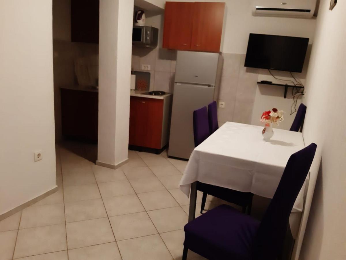Apartments Knezic Igrane Esterno foto