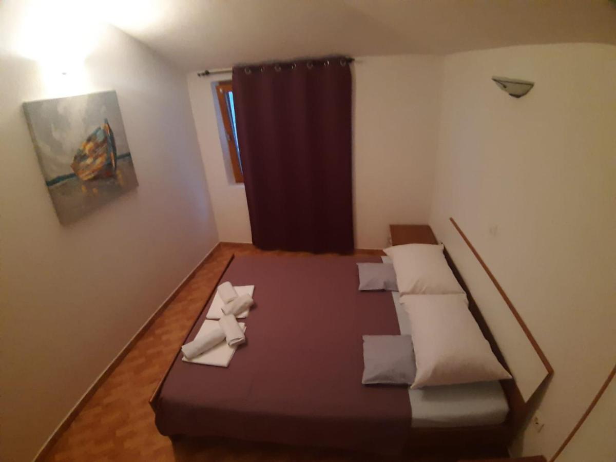 Apartments Knezic Igrane Esterno foto
