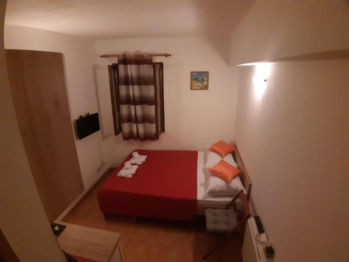 Apartments Knezic Igrane Esterno foto