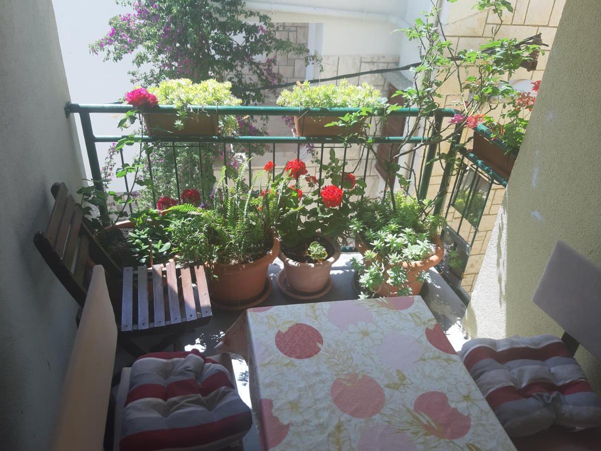 Apartments Knezic Igrane Esterno foto