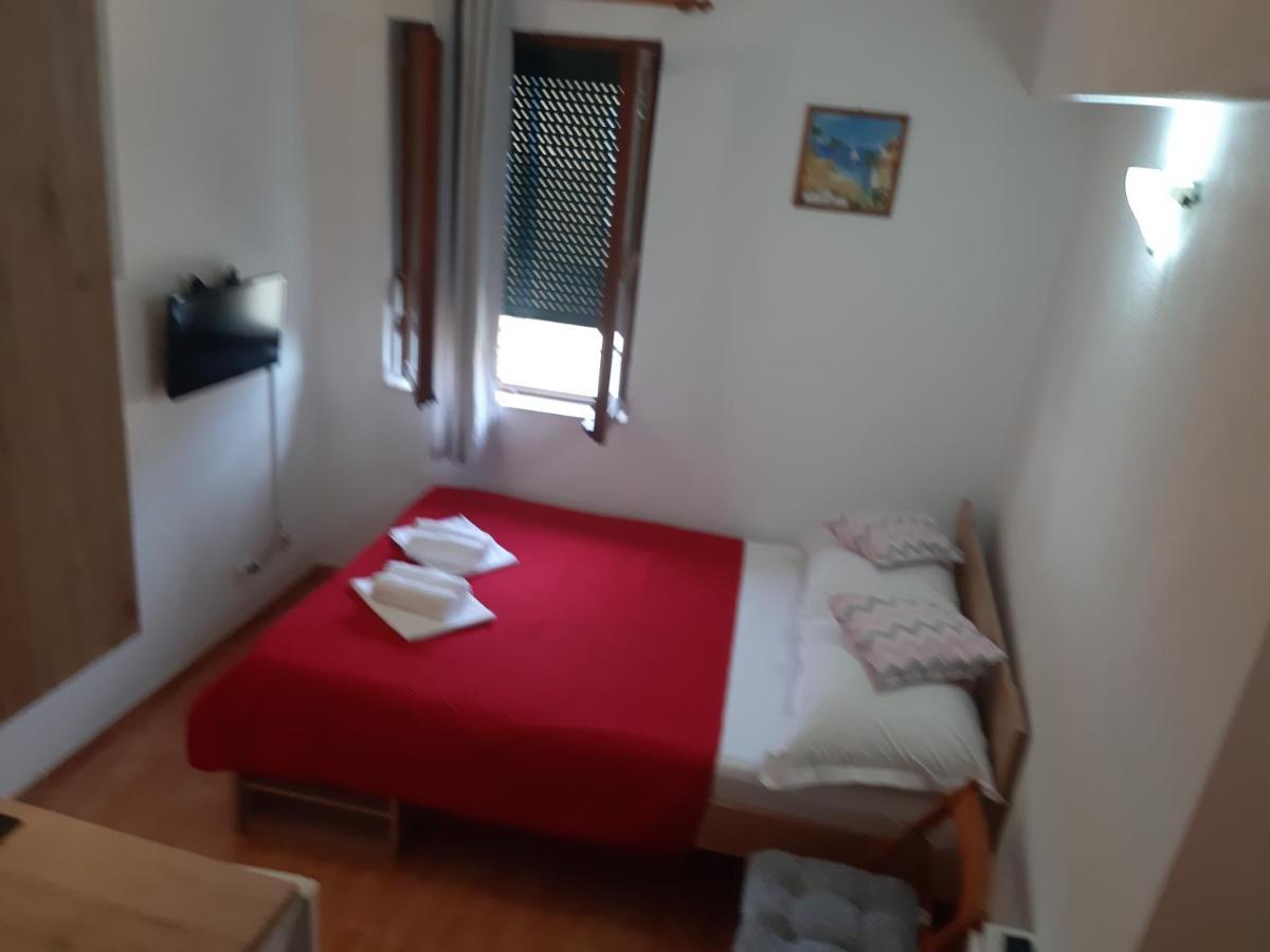 Apartments Knezic Igrane Esterno foto