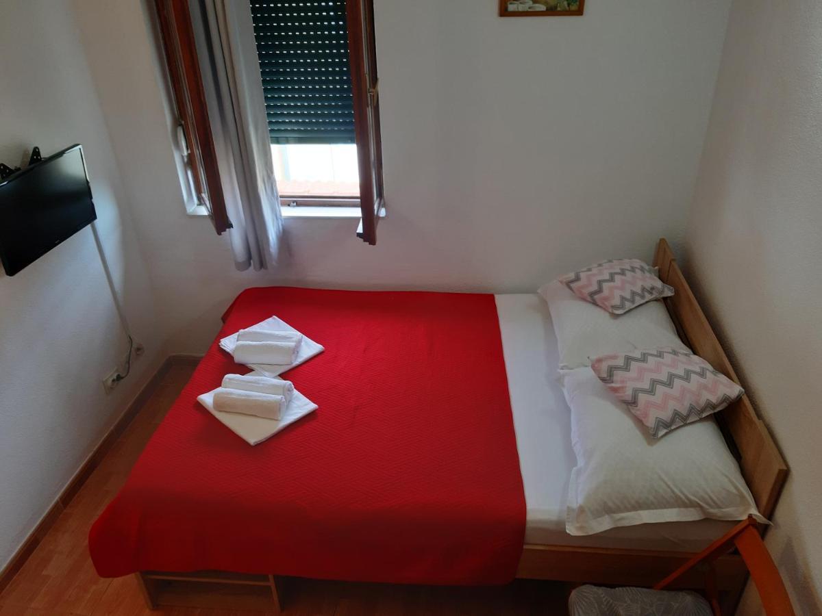 Apartments Knezic Igrane Esterno foto