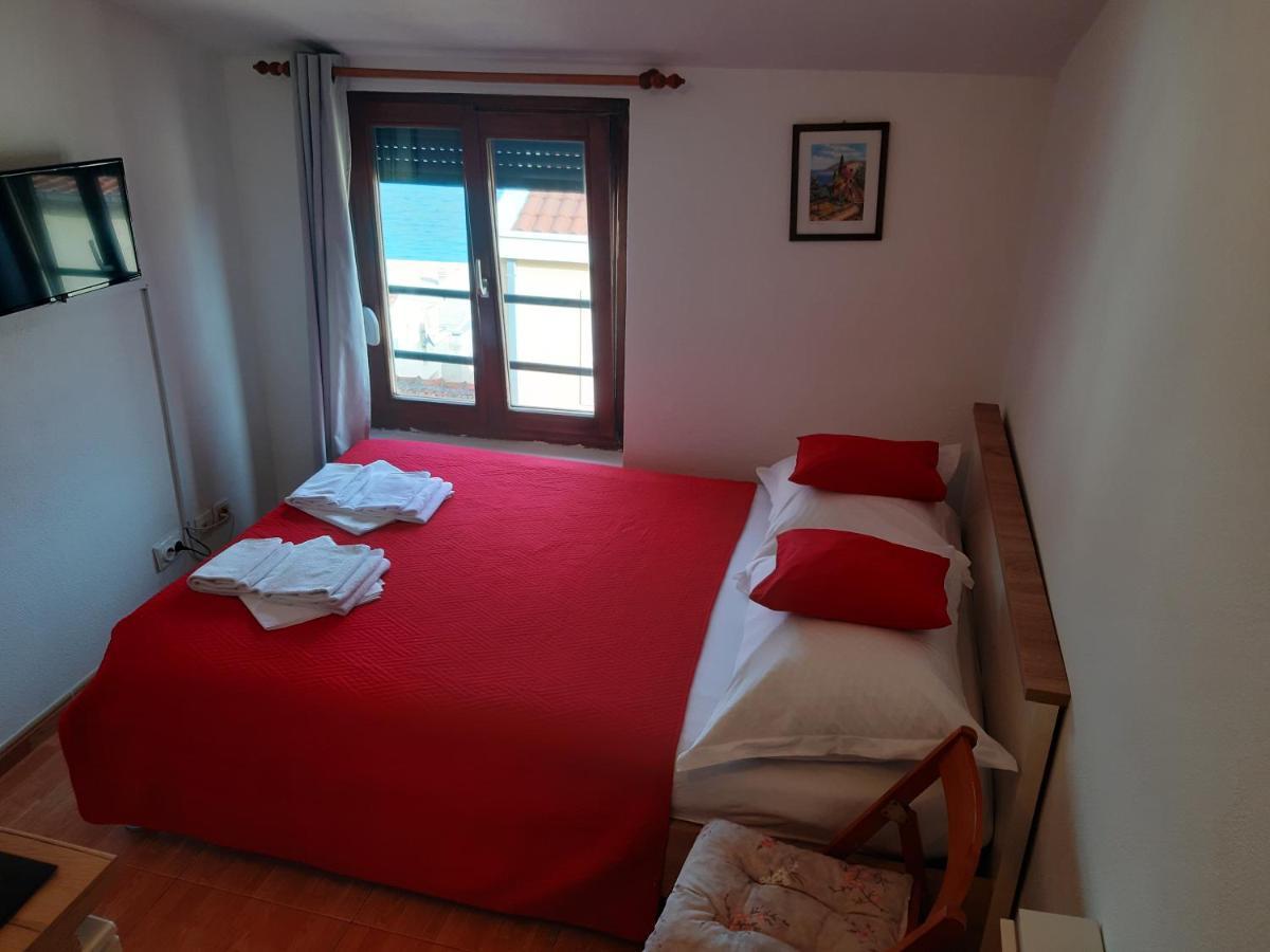 Apartments Knezic Igrane Esterno foto