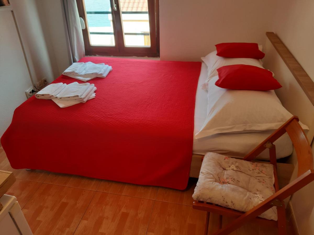 Apartments Knezic Igrane Esterno foto