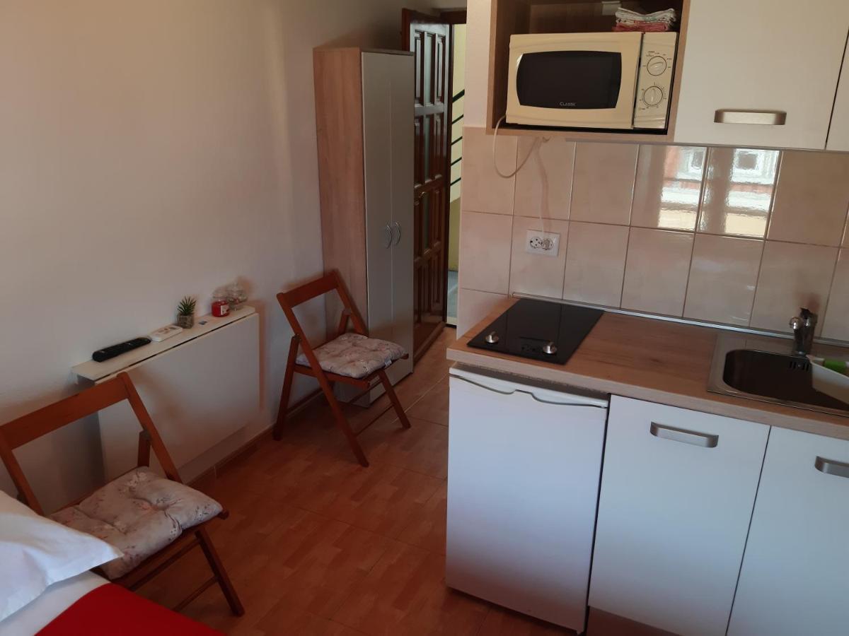 Apartments Knezic Igrane Esterno foto