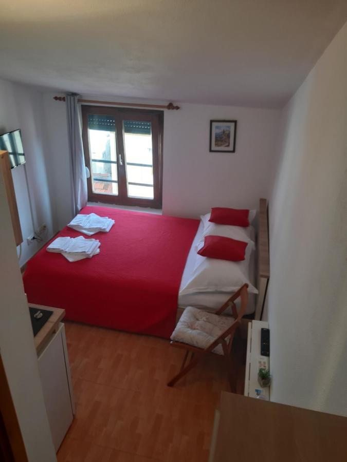 Apartments Knezic Igrane Esterno foto