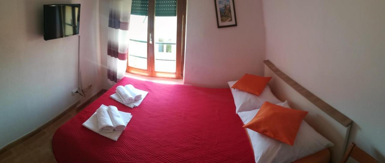Apartments Knezic Igrane Esterno foto